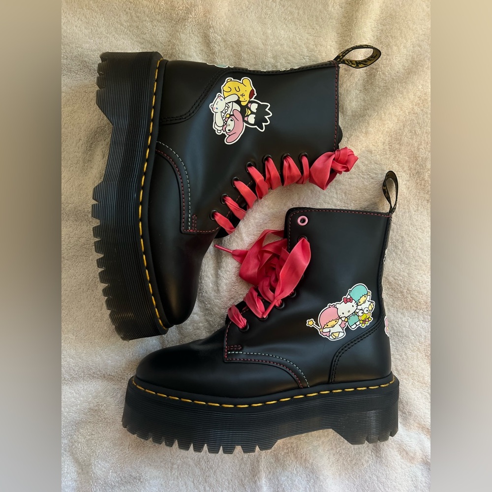 HELLO KITTY & FRIENDS JADON LEATHER PLATFORM BOOTS